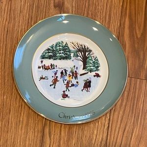 Vintage Avon 1975 Christmas plate